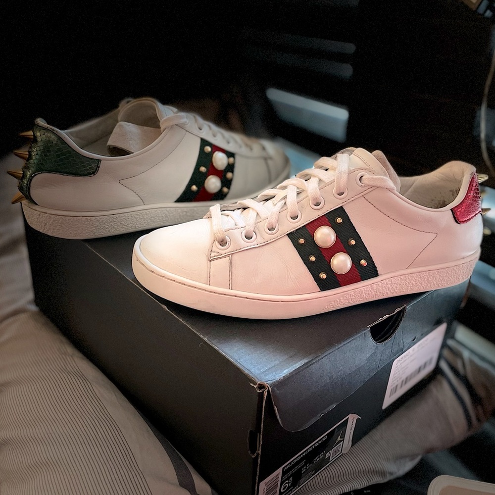 Gucci women’s studded web leather sneakers. Bianco